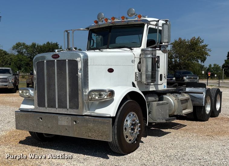 2008 Peterbilt 388 semi truck - EN5524