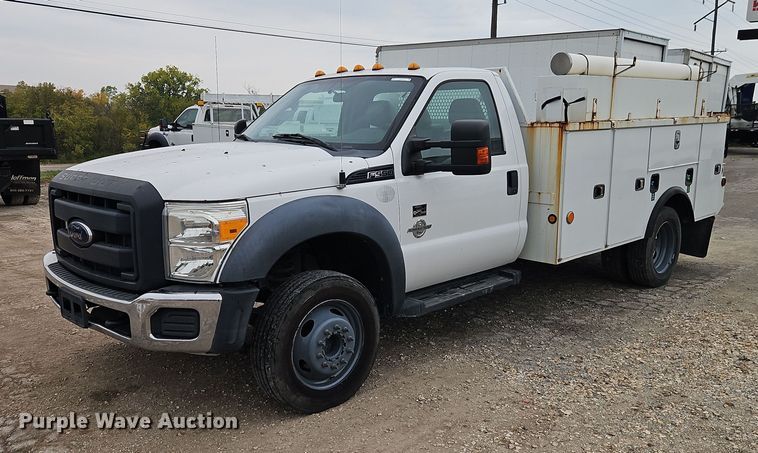2016 Ford F550 flatbed truck - EO4713