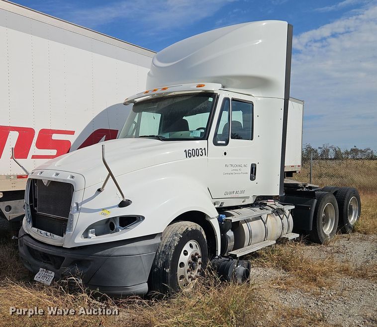 2015 International ProStar semi truck - EO4725