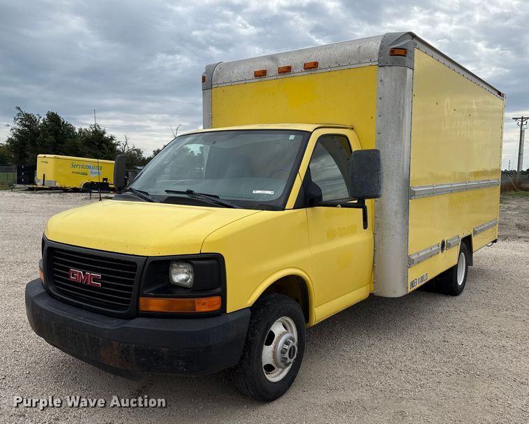 2006 GMC Savanna box truck - EP0717