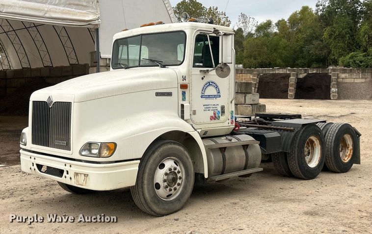 1998 International 9200 semi truck - ET3330