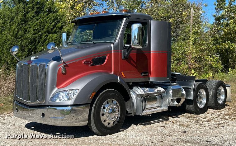 2020 Peterbilt 579 semi truck - ET3492