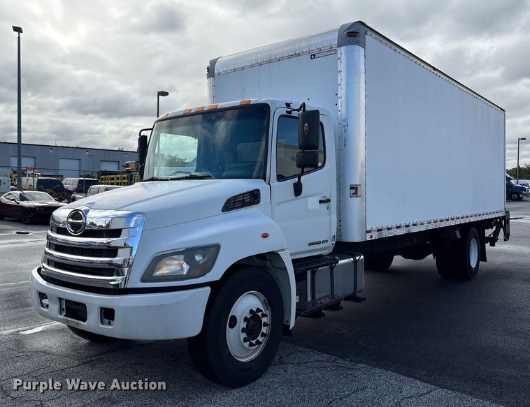 2017 Hino 268 box truck - ET8584