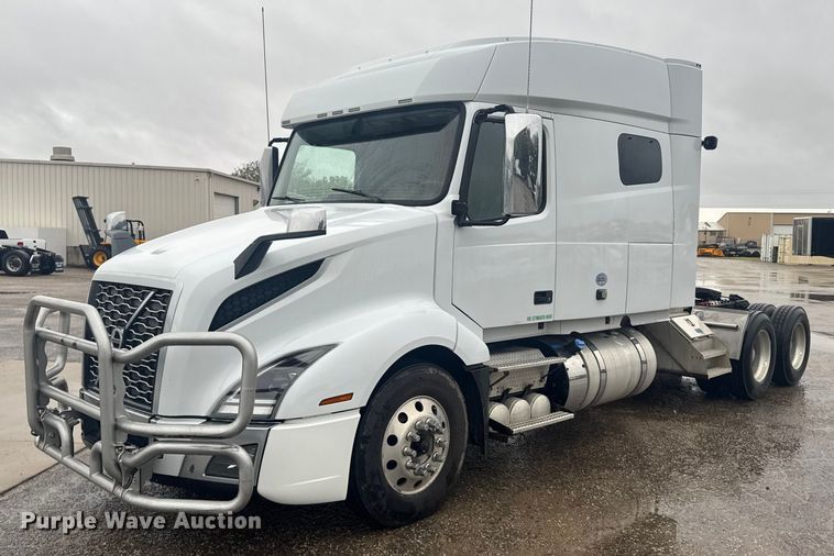 2021 Volvo VNL semi truck - EU6262