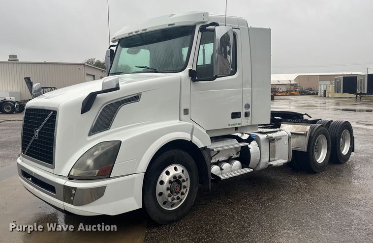 2017 Volvo VNL semi truck - EU6263