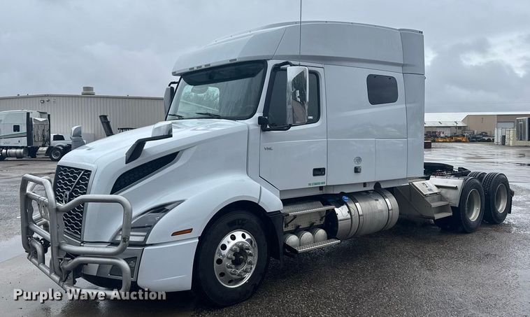 2021 Volvo VNL semi truck - EU6267