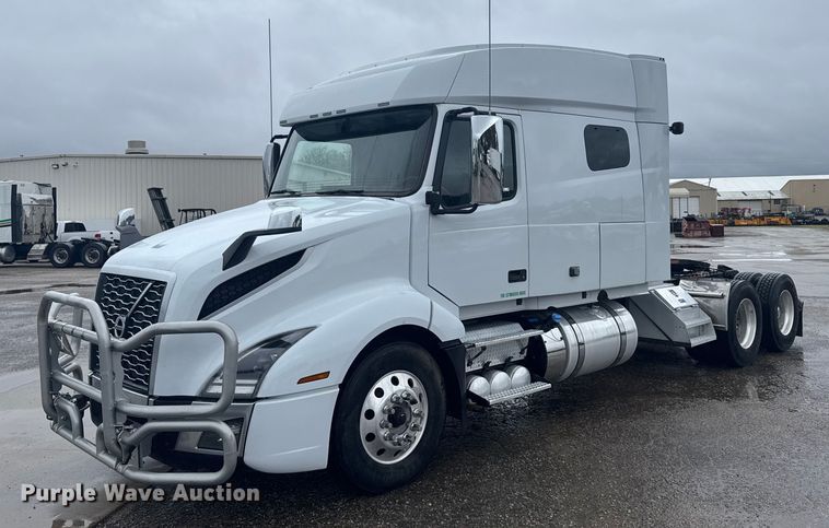 2021 Volvo VNL semi truck - EU6268