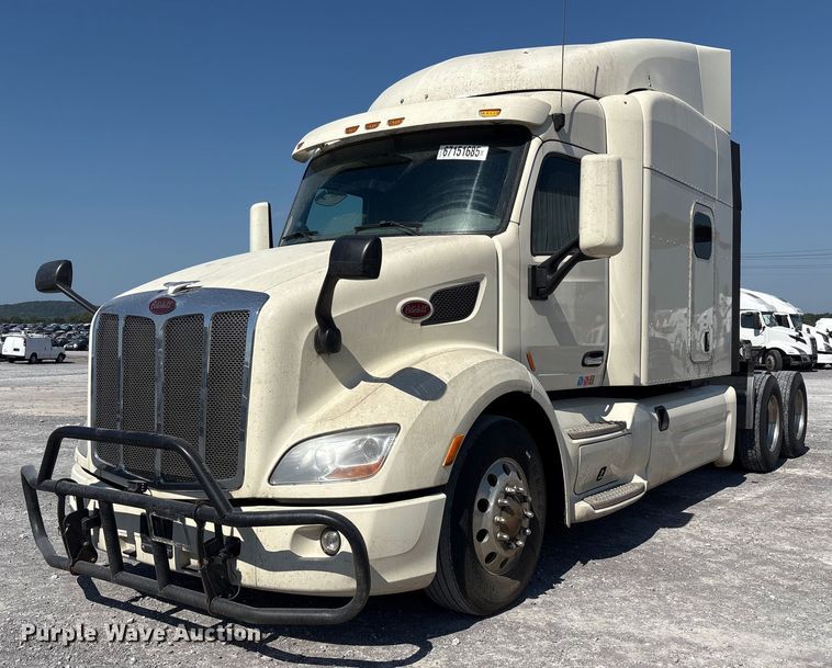2017 Peterbilt 579 semi truck - YA0791