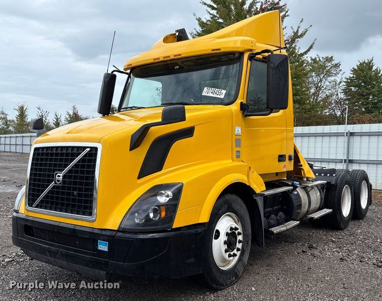 2016 Volvo VNL semi truck - YA1028