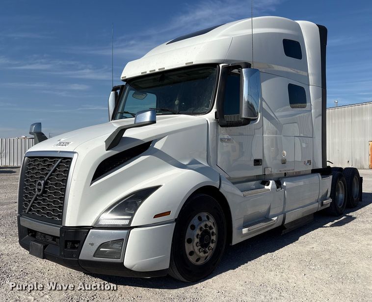 2019 Volvo VNL semi truck - YA1037