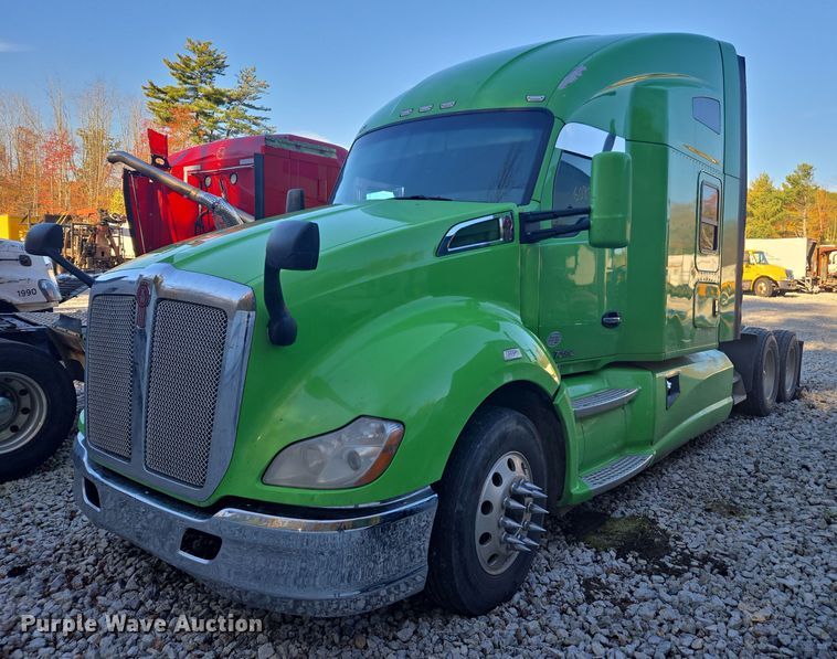 2015 Kenworth T680 semi truck - YA1250