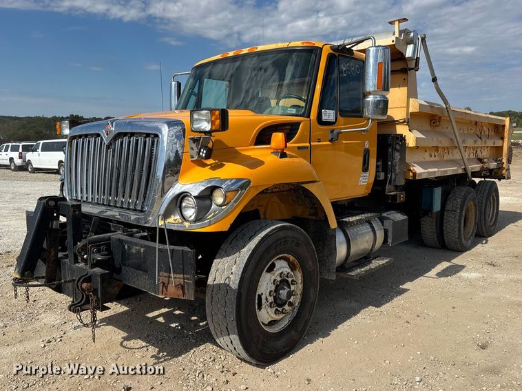 2011 International WorkStar 7500 dump truck - DO2399