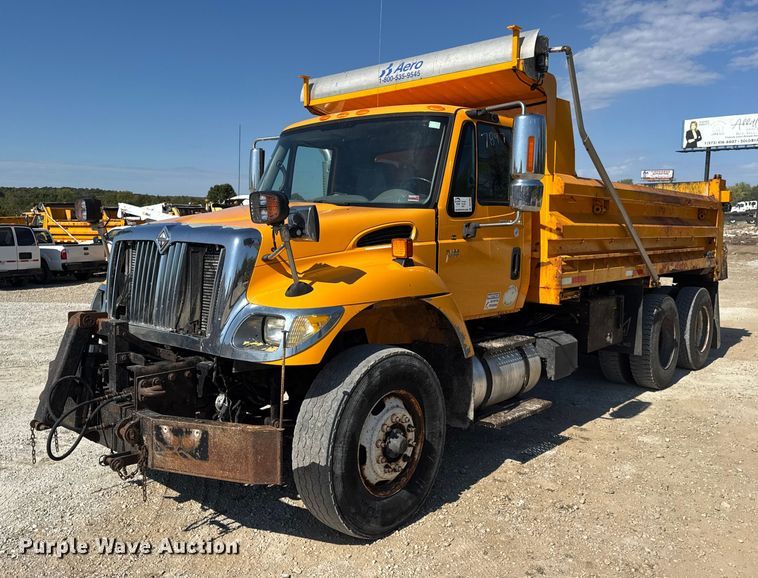 2007 International 7400 dump truck - DO2400