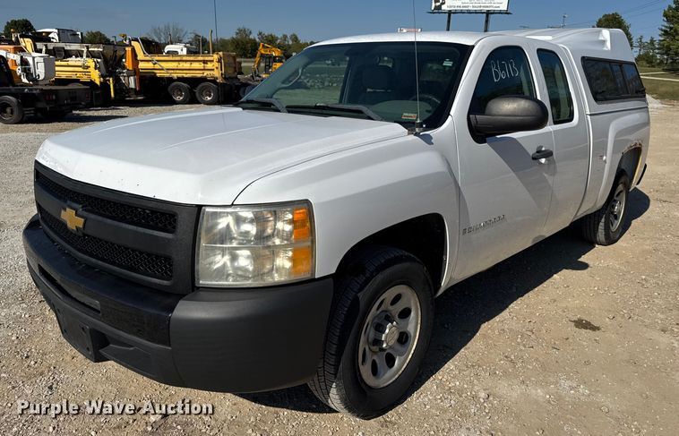 2009 Chevrolet Silverado 1500 Ext. Cab pickup truck - DO2403