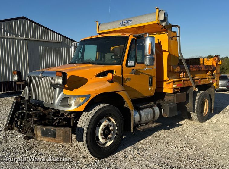 2005 International 7400 dump truck - DO2414