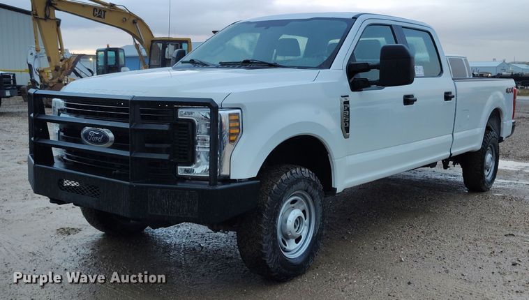 2019 Ford F350 Super Duty XL Crew Cab pickup truck - DP5074