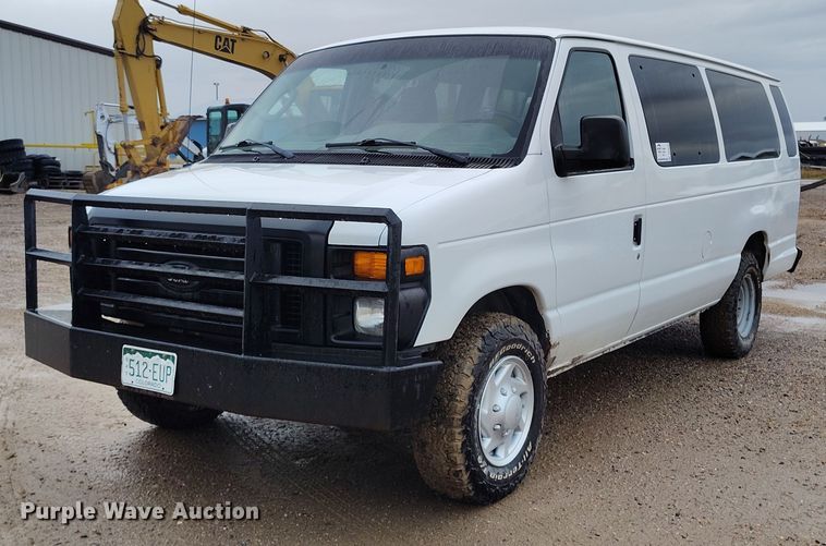 2010 Ford E350 Super Duty XL van - DP5076