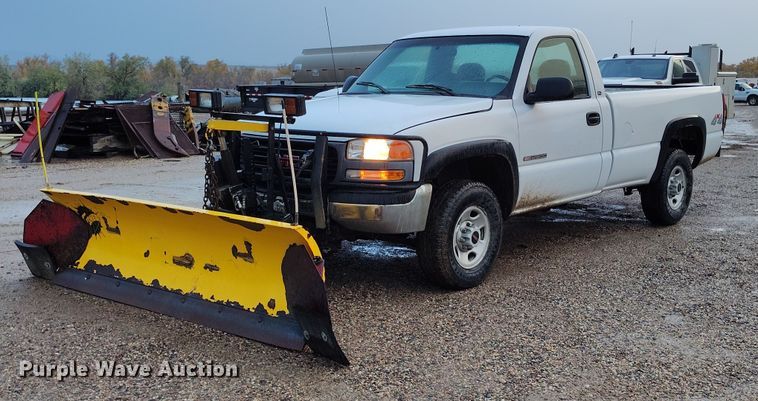 1999 GMC Sierra 2500 pickup truck - DP5078