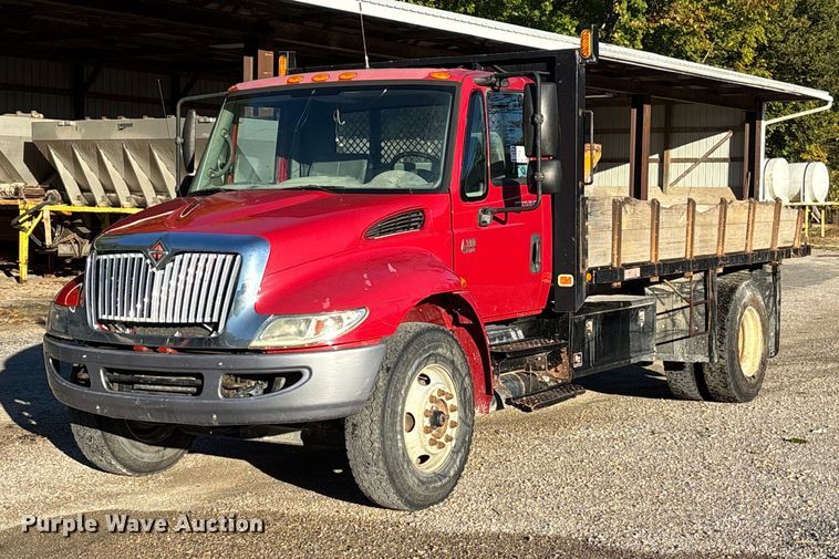 2007 International 4300 flatbed truck - DU1475