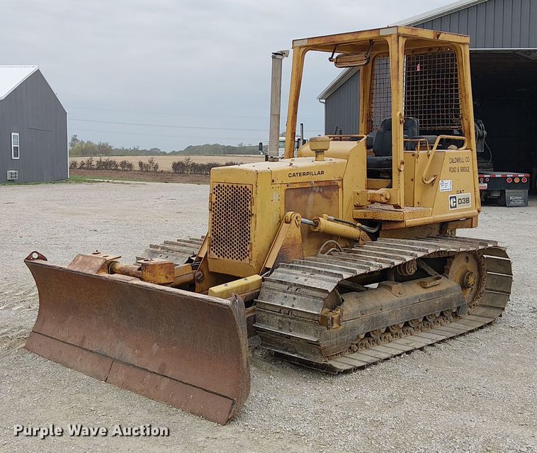 1983 Caterpillar D3B dozer - DU3602