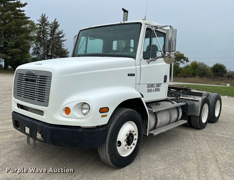 2004 Freightliner FL112 semi truck - DU3607