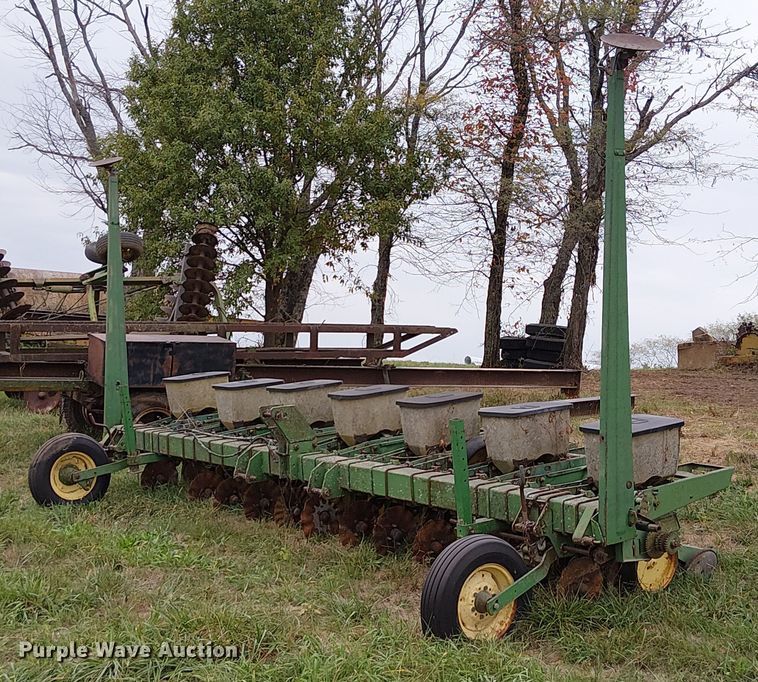 John Deere planter - DU3614
