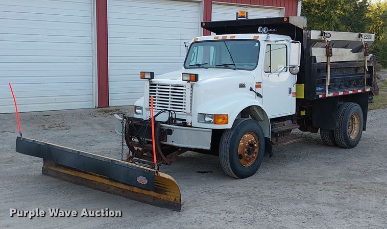 2002 International 4700 dump truck - DU3636