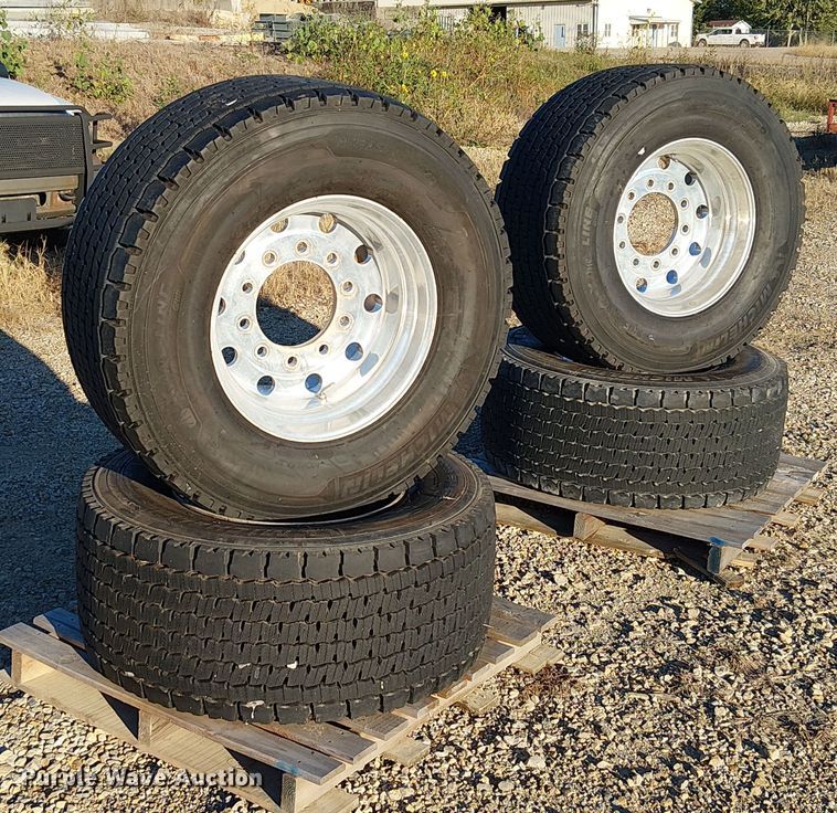 (4) Michelin 455/55R22.5 tires and wheels - DU3651