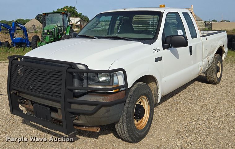 2003 Ford F250 Super Duty SuperCab pickup truck - DU7840