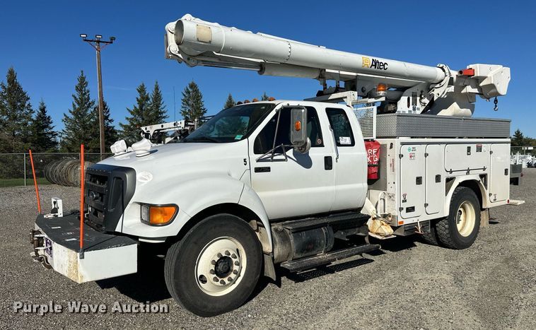 2009 Ford F750 Super Duty bucket truck - DW4276
