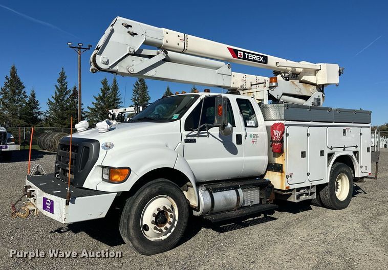 2013 Ford F750 Super Duty bucket truck - DW4277