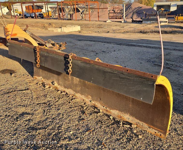 Henderson snow plow - DY1439