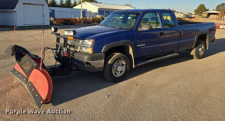 2003 Chevrolet Silverado 2500HD Ext. Cab pickup truck - DY1444