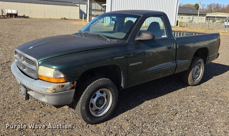 2001 Dodge Dakota pickup truck - DY1445