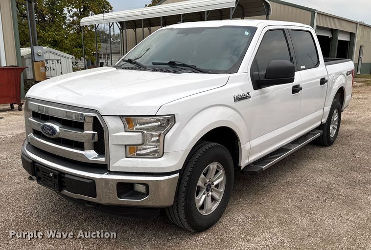 2016 Ford F150 XLT SuperCrew pickup truck - DY8301