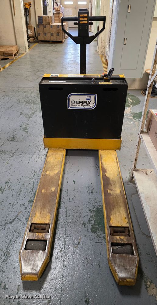 Yale MPB040ACN24C2748 pallet jack - DZ3495