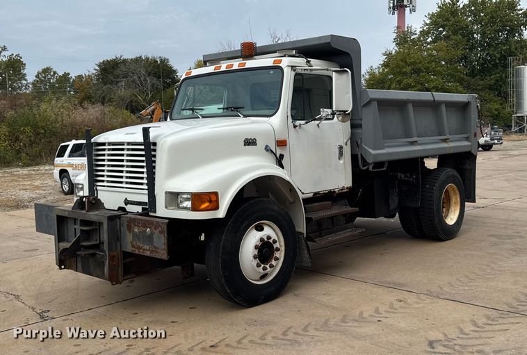 2001 International 4900 dump truck - EA1971