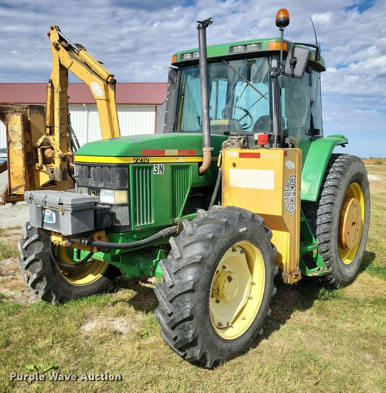 2001 John Deere 7210 MFWD tractor - EA2664