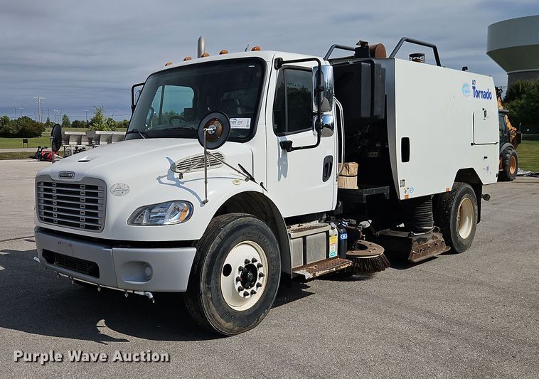 2014 Freightliner M2 street sweeper truck - EB8375