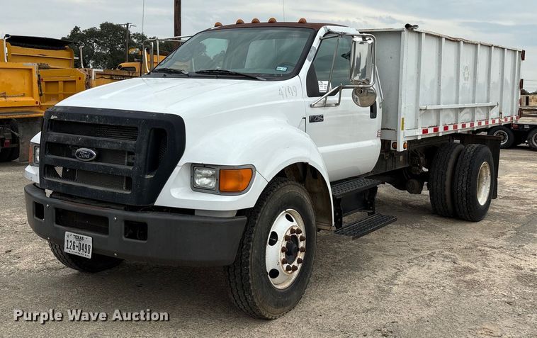 2004 Ford F750 dump truck - ED5835