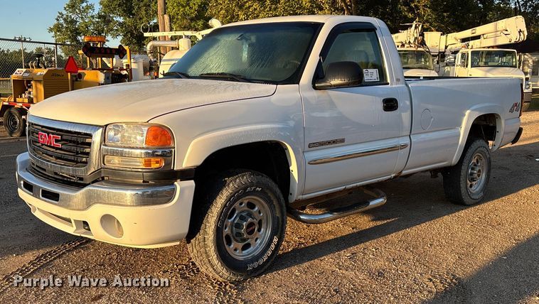 2006 GMC Sierra 2500HD pickup truck - EE4065
