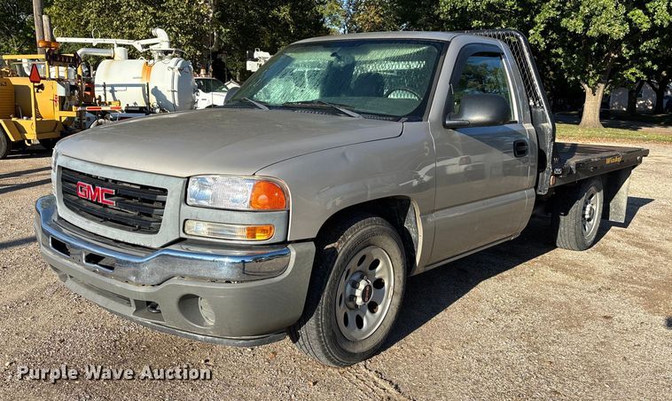 2005 GMC Sierra 1500 flatbed pickup truck - EE4066