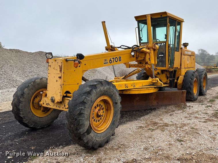 1991 John Deere 670B motor grader - EJ7685
