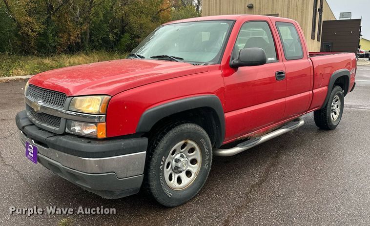 2005 Chevrolet Silverado 1500 Ext. Cab pickup truck - EL0026