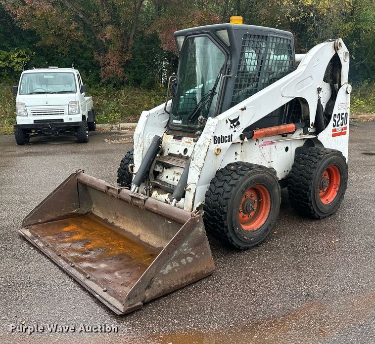 2004 Bobcat S250 skid steer loader - EL0029