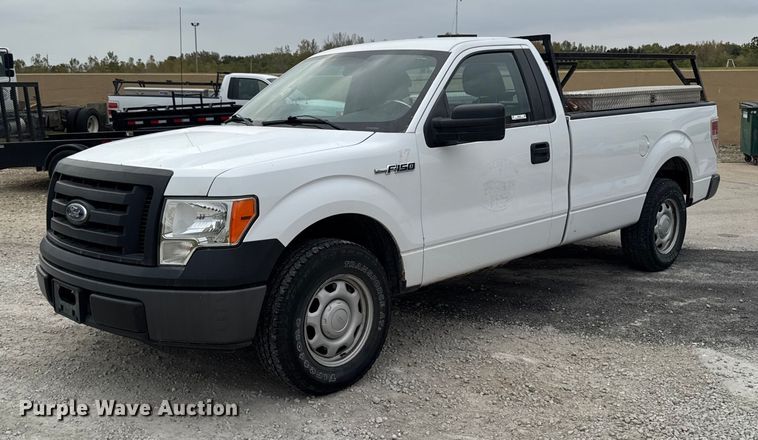 2010 Ford F150 pickup truck - EM2407