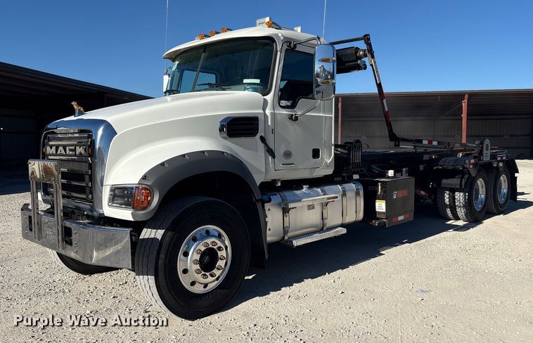 2025 Mack GR64F roll-off container truck - EM6122
