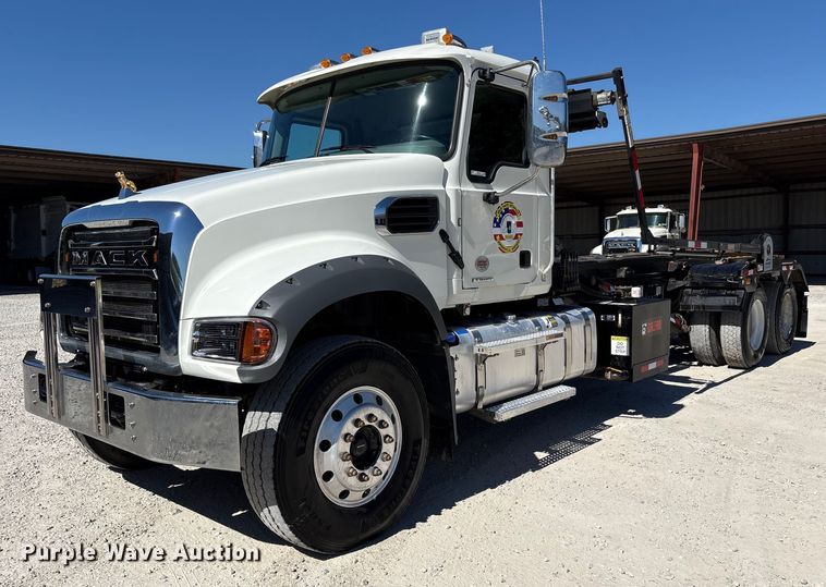 2025 Mack Granite roll-off container truck - EM6126