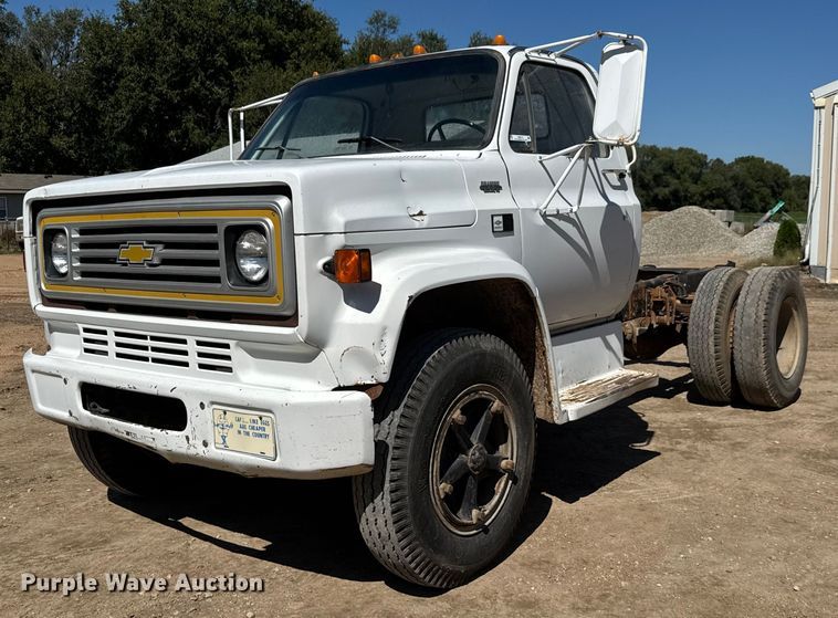 1986 Chevrolet C70 truck cab and chassis - EM8177