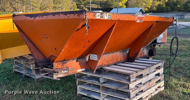 Henderson Chief FSP8 spreader - EN5723